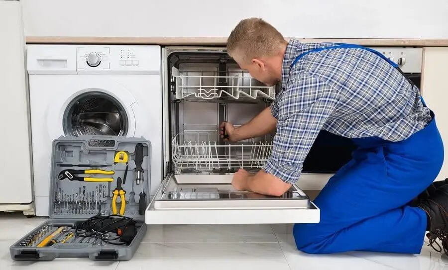 Eyüp Siemens servisi teknisyen ekibi beyaz eşya tamiri yaparken